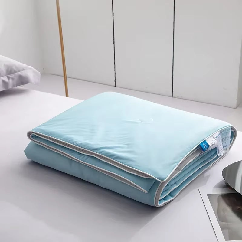 High Quality Cooling Blankets Smooth Air Condition Comforter Lightweight Summer Quilt with Double Side Cold & Cooling Fabric